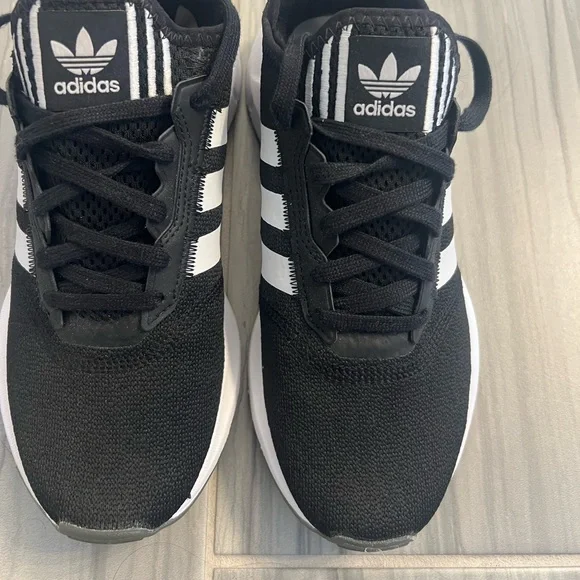 Women’s Adidas swift sneakers size 6.5 - Picture 5 of 5